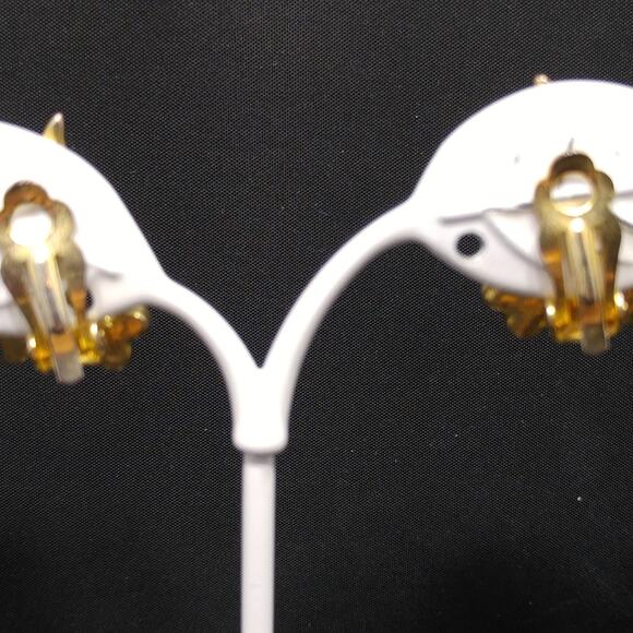 Vintage Christmas Clip Earrings, Enamel Holly Leaves, 1970s Jewelry - Picture 10 of 10